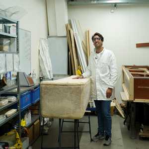 يصنع النعش الحي من الفطر