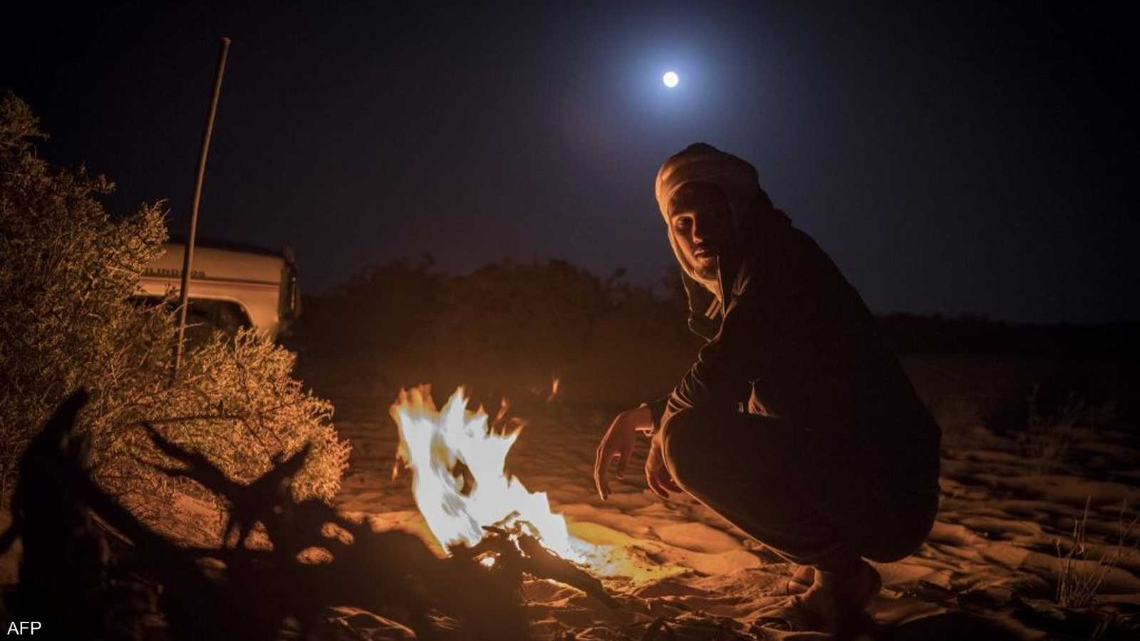 مدينة الداخلة المغربية، تلقب بـ"لؤلؤة الجنوب"، وهي شبه جزيرة داخل البحر، تحيط بها مياه المحيط الأطلسي شرقا غربا وجنوبا، وتتوغل داخل البحر بمسافة تقارب 40 كيلومترا.