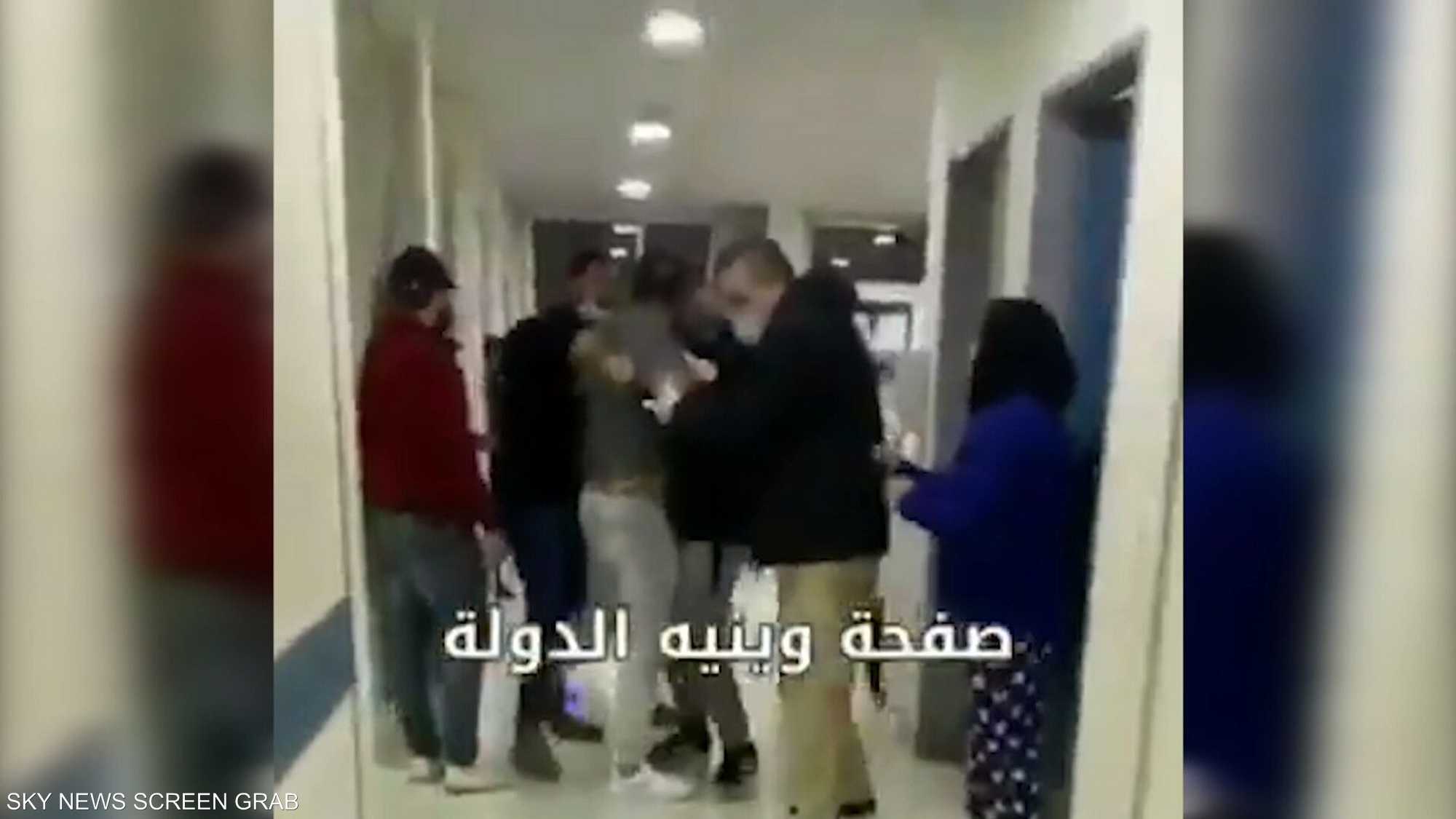 شجار بين الأطباء وعناصر الصليب الأحمر في مستشفى لبناني