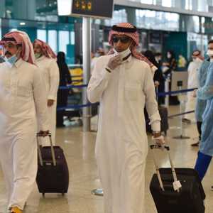 مددت السلطات السعودية القيود على السفر 57 يوما