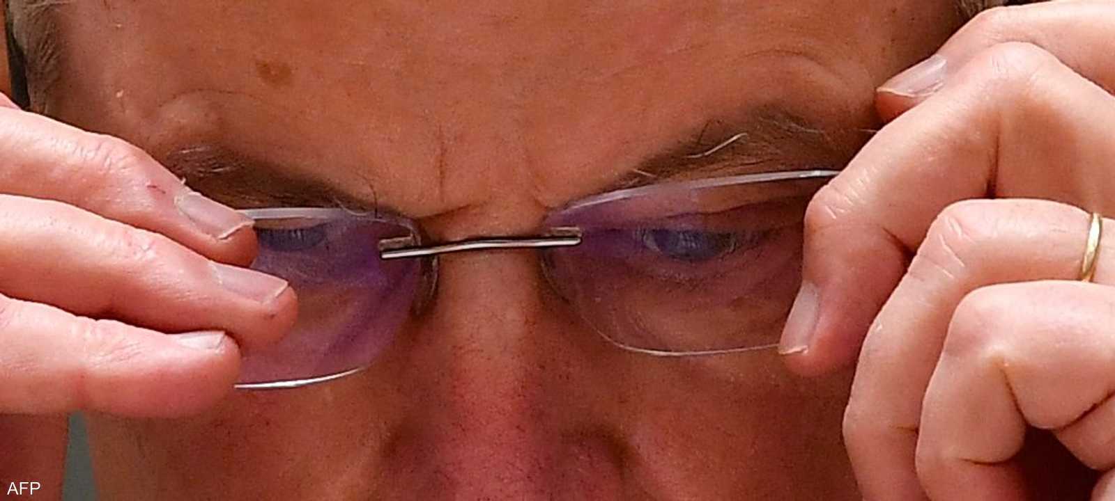 ابتكار طبي يمكّنك من القراءة دون نظارات لأول مرة منذ عقود