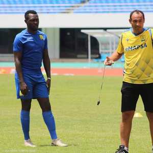 حصة تدريبيا لفتحي مع النادي الزامبي