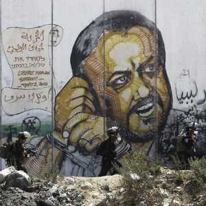 جدارية تحمل صورة الأسير الفلسطيني مروان البرغوثي.