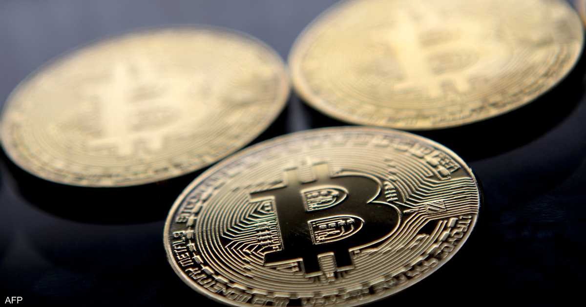 تراجع أسهم ستراتيجي بعد بيع البيتكوين الأول منذ 2022