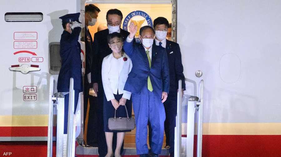 رئيس الوزراء الياباني يوشيدي سوغا برفقة زوجته ماريكو سوغا.