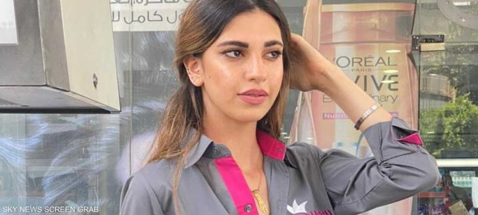 الشابة أماني تعمل في محطة الوقود