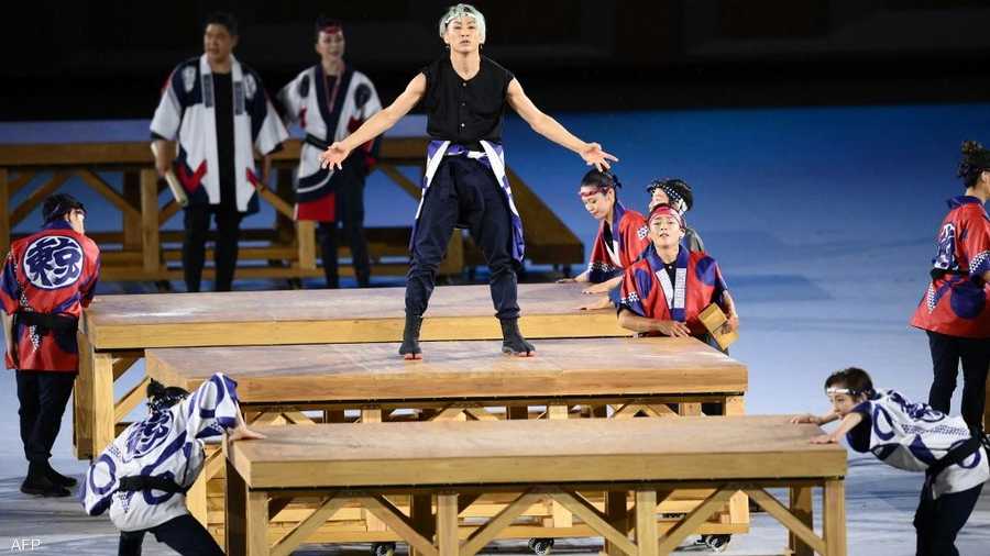 رقص من التراث الياباني خلال الافتتاح