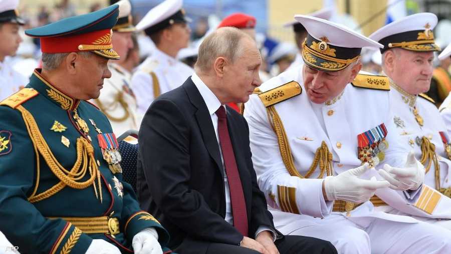 أكد الرئيس الروسي فلاديمير بوتن، خلال العرض، أن الأسطول قادر على كشف وتدمير "أي هدف".