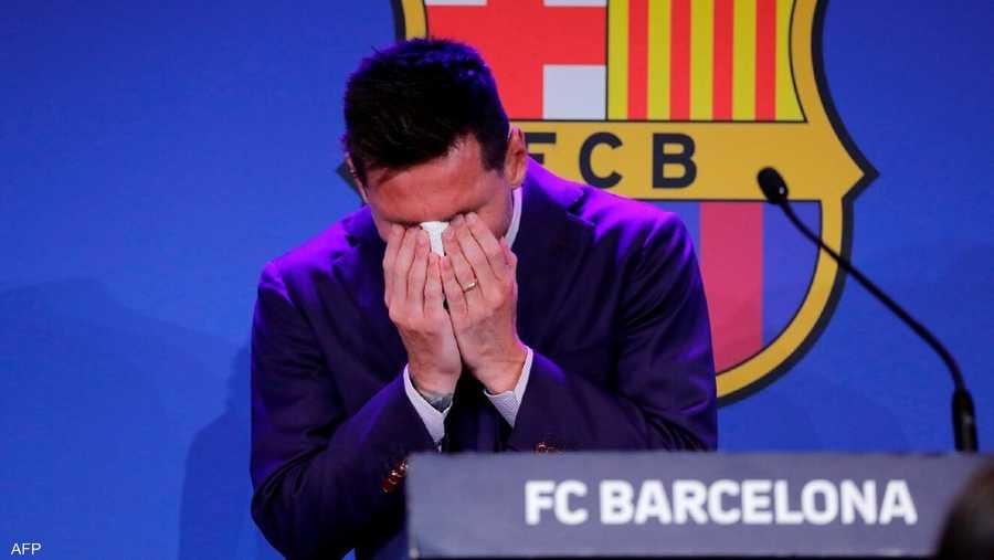 أجهش ميسي بالبكاء عند إعلانه الانفصال عن برشلونة