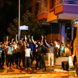 عشرات الأتراك الغاضبين هاجموا ممتلكات اللاجئين السوريين