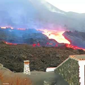 مشهد من تسونامي الحمم البركانية