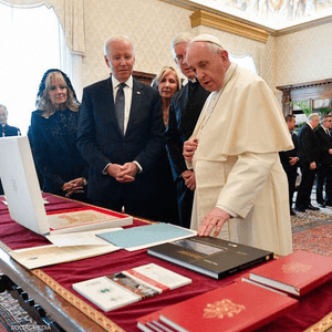 بايدن زار الفاتيكان يوم الجمعة