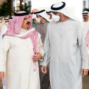 رئيس  دولة الإمارات مستقبلا ملك البحرين