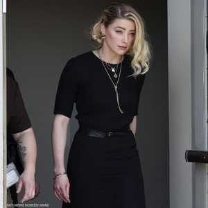 آمبر هيرد أمام أزمة مادية