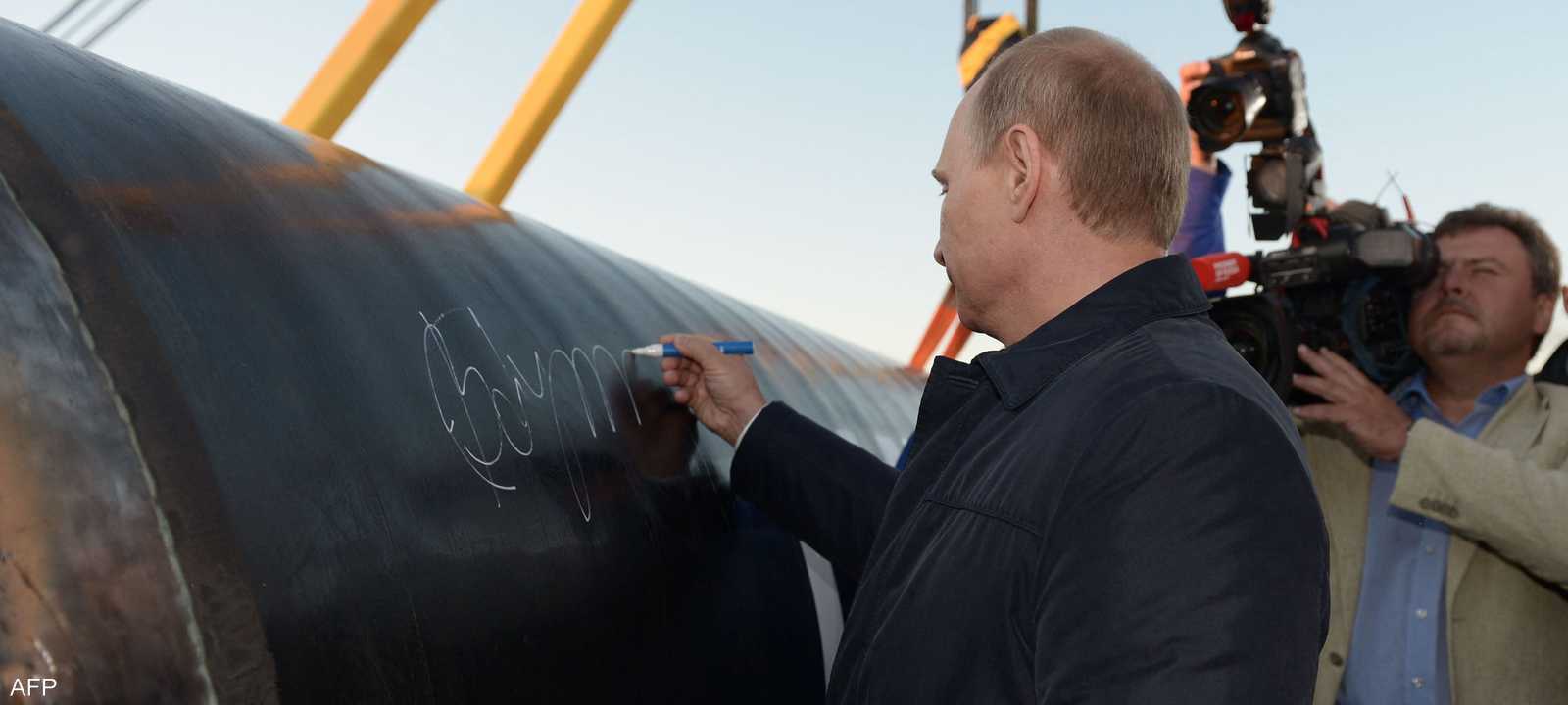 أرشيفية.. الرئيس الروسي بوتن يوقع على خط أنابيب قوة سيبيريا
