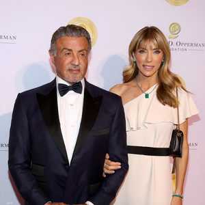 وثائق المحكمة تشير إلى إضرار بالملكية الزوجية