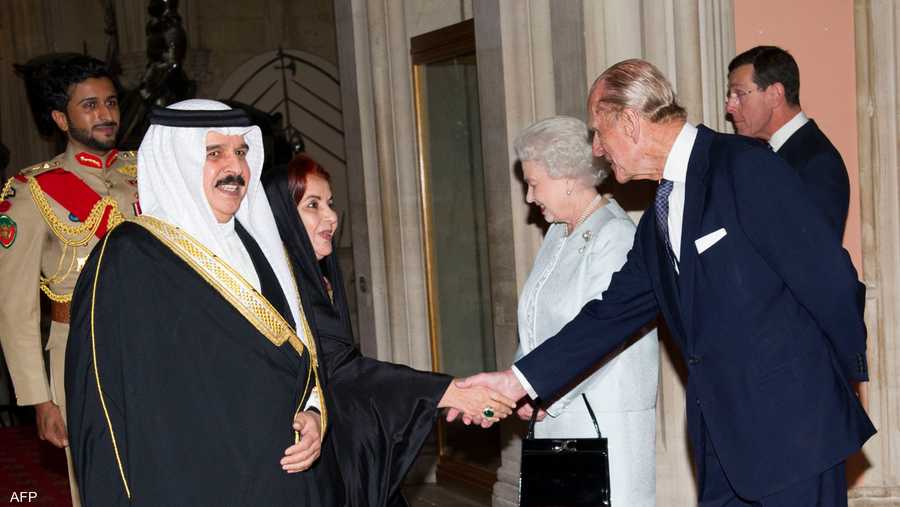 مع ملك البحرين حمد بن عيسى آل خليفة في لندن عام 2012