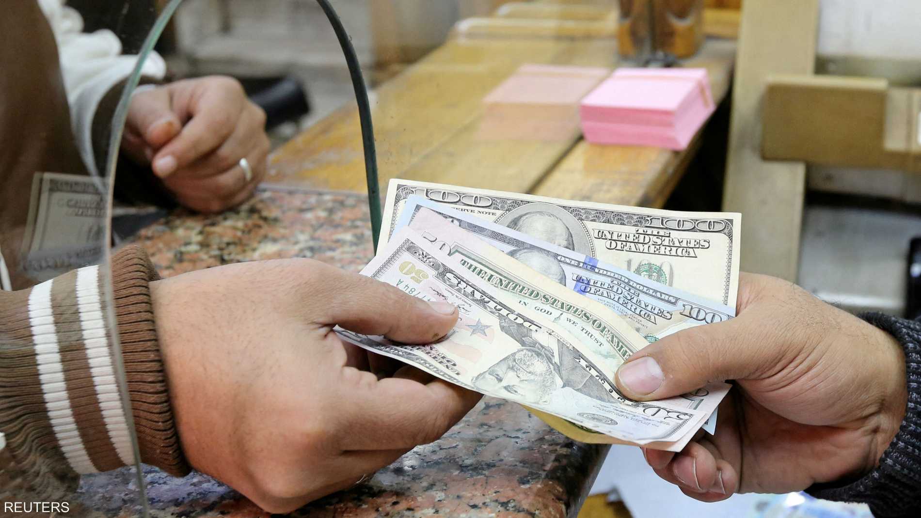 الجنيه المصري يسجل أدنى مستوى على الإطلاق مقابل الدولار