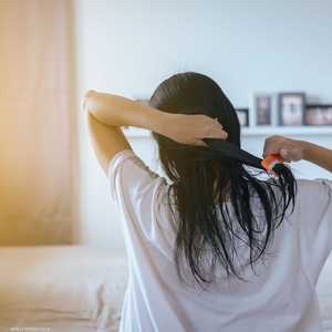 خبراء: لا علاقة للخروج بشعر مبلل بمدى احتمال الإصابة بالزكام