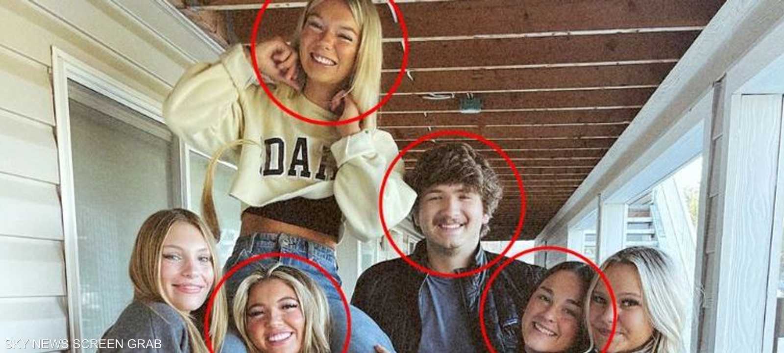 الضحايا الأربعة والناجيات في صورة جماعية نشرت يوم الجريمة