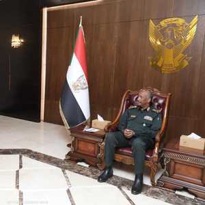 البرهان استقبل الوفد الإسرائيلي في مكتبه