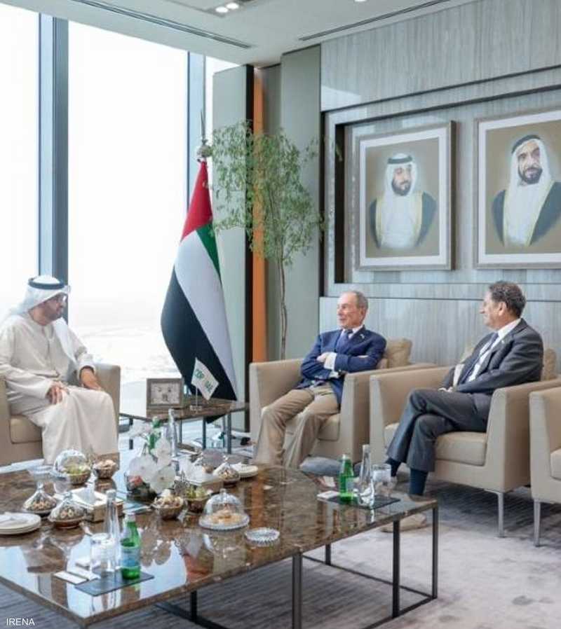 مايكل بلومبيرغ خلال لقاء سابق مع سلطان الجابر