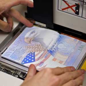 أرشيفية لجواز سفر أميركي