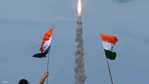 الهند تطلق مهمة للهبوط على سطح القمر
