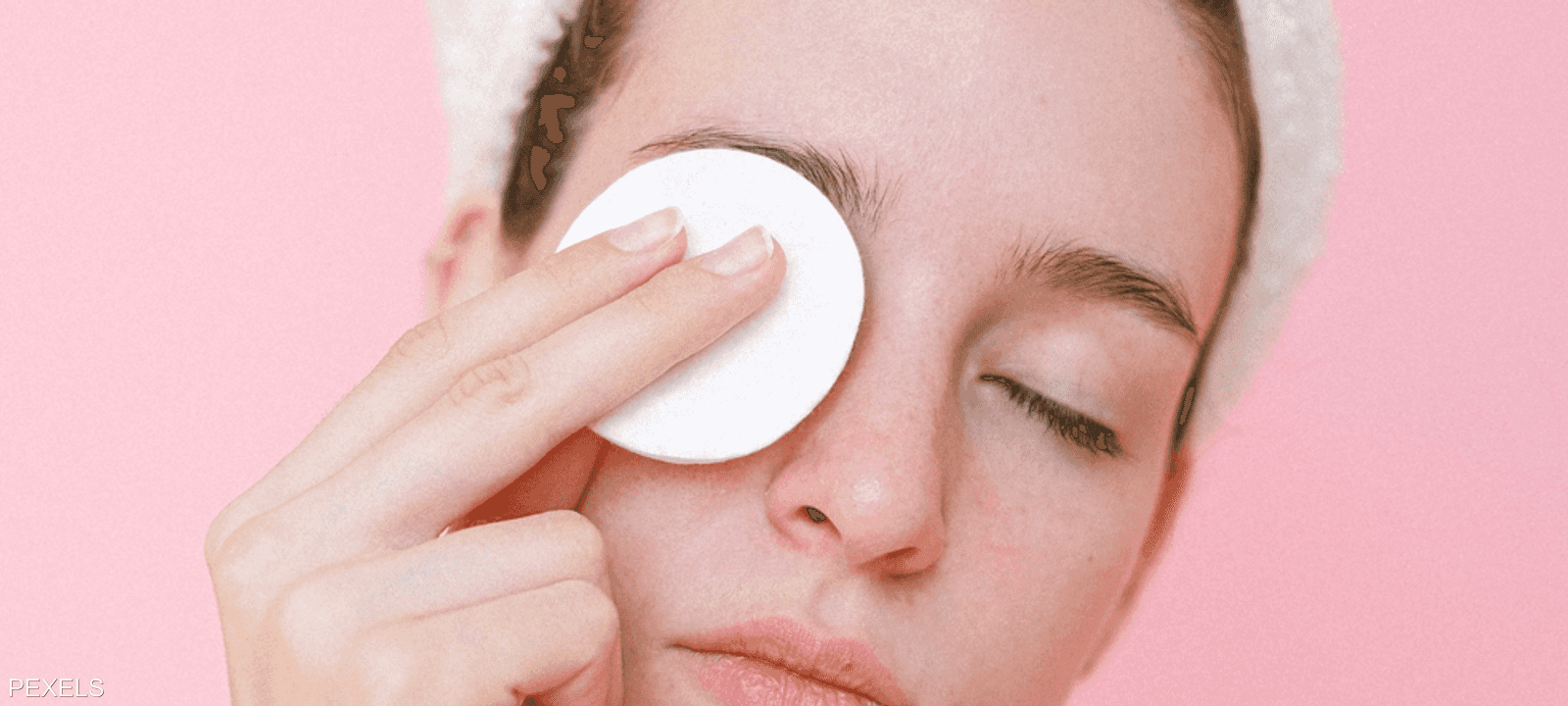 طريقة إزالة مكياج العين تؤثر على صحة البشرة ومظهرها