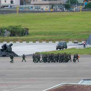 تدريبات عسكرية بمطار رئيسي في تايوان