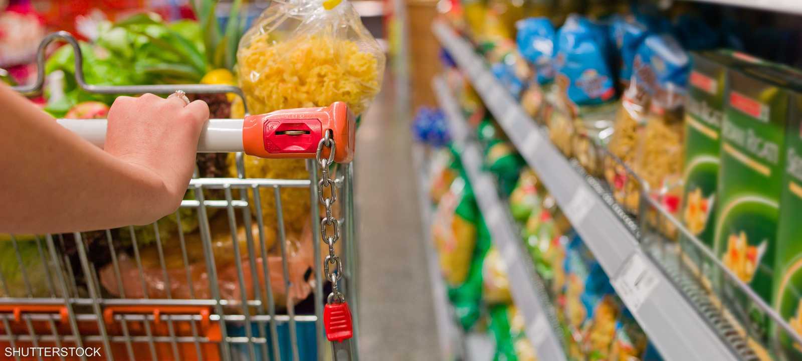تسوق المواد الغذائية في السوبر ماركت - التضخم