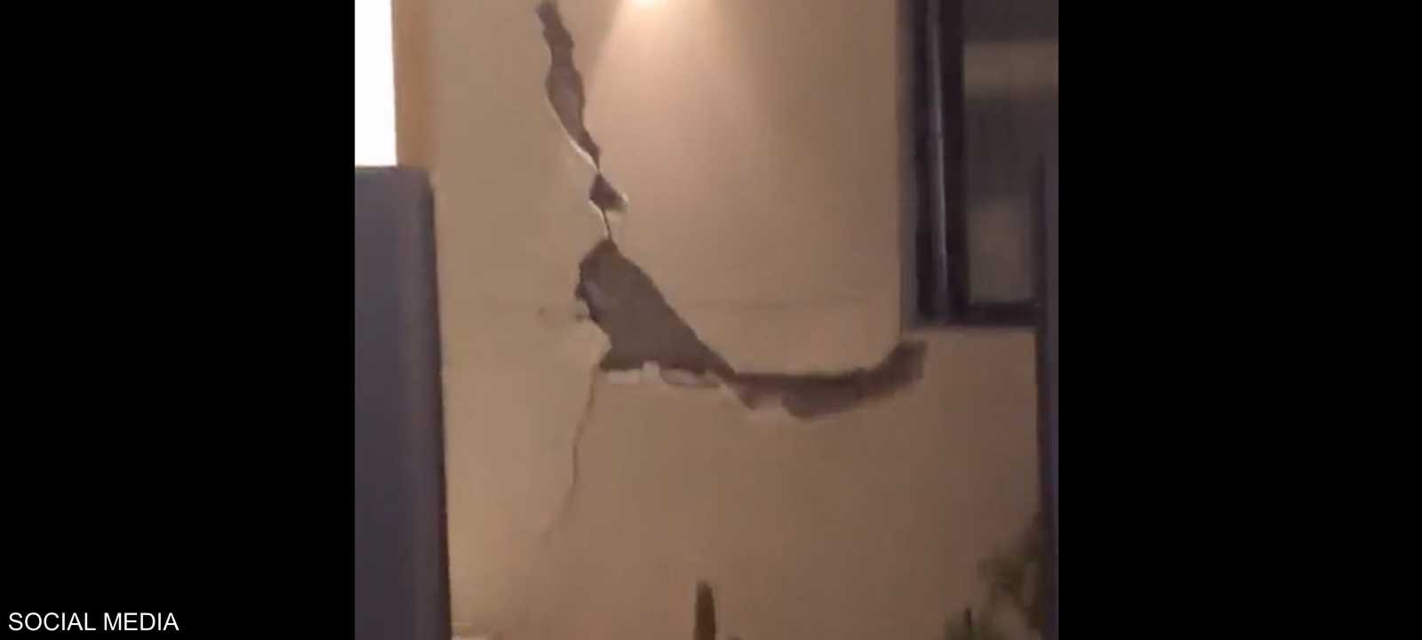 مبان في بعض مدن المملكة تأثرت بالزلزال