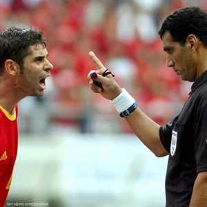 اعتراض إسباني على قرارات الغندور في 2002