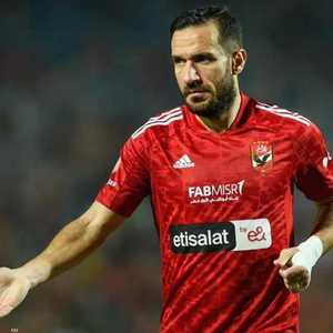 لاعب النادي الأهلي المصري، علي معلول