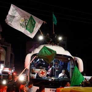 دفعة من الرهائن الإسرائيليين بغزة يمكن الإفراج عنهم الأحد