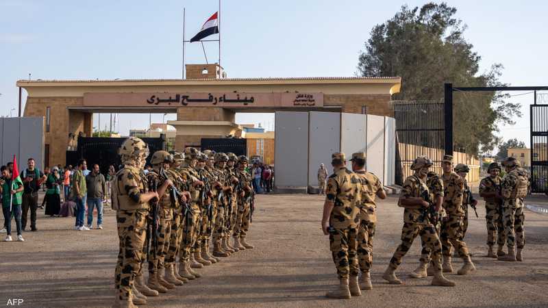 عناصر من الجيش المصري عند معبر رفح