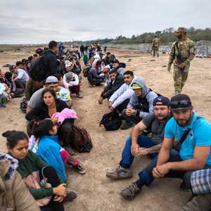 أرشيفية لمهاجرين من المكسيك وقوات أميركية