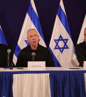 يقود الأزمة في إسرائيل سياسيون "خصوم"