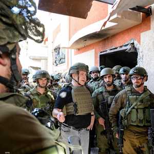 نتنياهو وسط عناصر من الجيش الإسرائيلي (أشيفية)