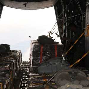 إحدى الطائرات المشاركة في عملية إنزال المساعدات على قطاع غزة