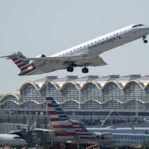 مطار رونالد ريغان الوطني بواشنطن