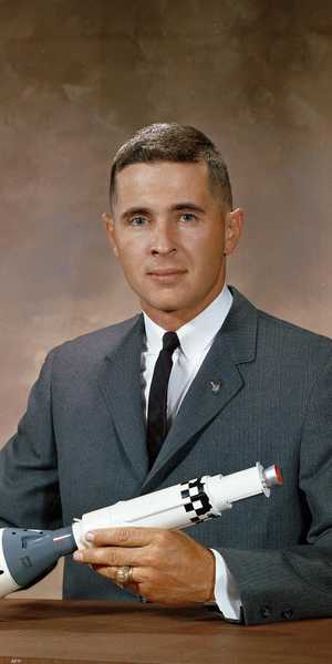 رائد الفضاء أندرس توفي بحادث تحطم طائرة صغيرة