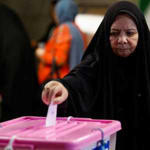 يشترط القانون الإيراني أن يحصل الفائز على أكثر من 50 بالمئة