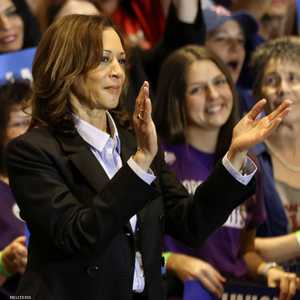 كامالا هاريس تحظى بتأييد الناخبين من أصول لاتينية