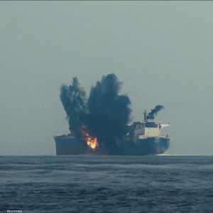 جماعة الحوثي تهاجم السفن في البحر الأحمر منذ نحو عام