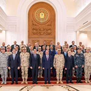 السيسي يجتمع بعدد من المسؤولين
