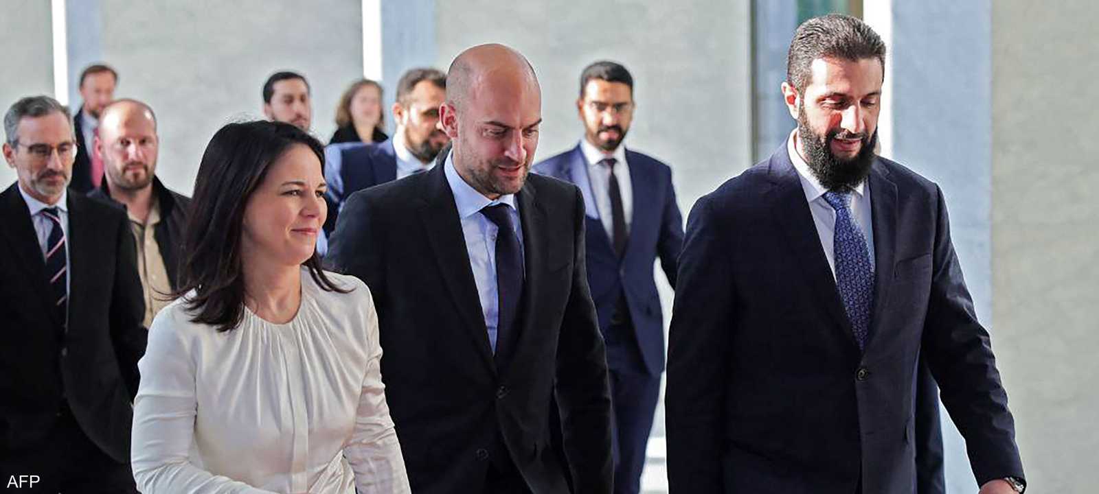 بيربوك بملابس "كاجوال"