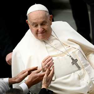 البابا فرنسيس أصيب في ذراعه بعد سقوطه-أرشيف