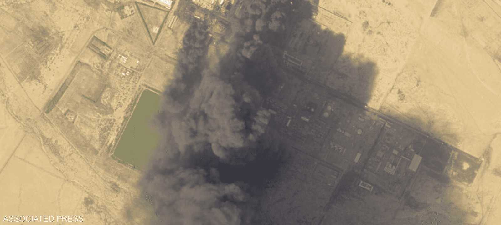 دخان كثيف من مصفاة الجيلي