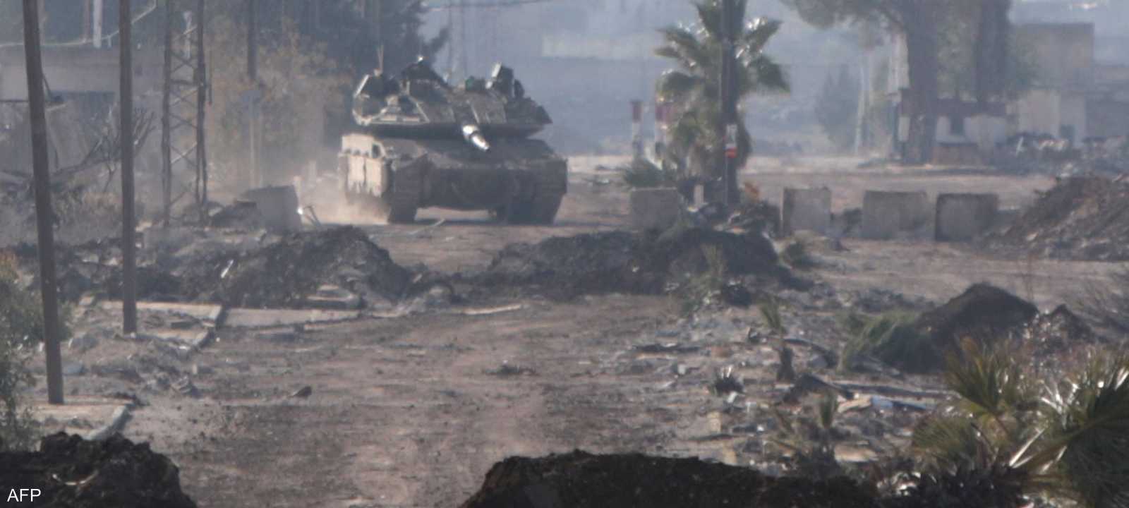 دبابة الجيش الإسرائيلي في المنطقة العازلة بمرتفعات الجولان